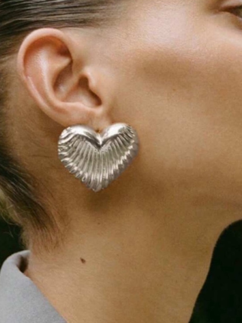 Silver Heart Ribbed Statement Earrings (9473) NWOT